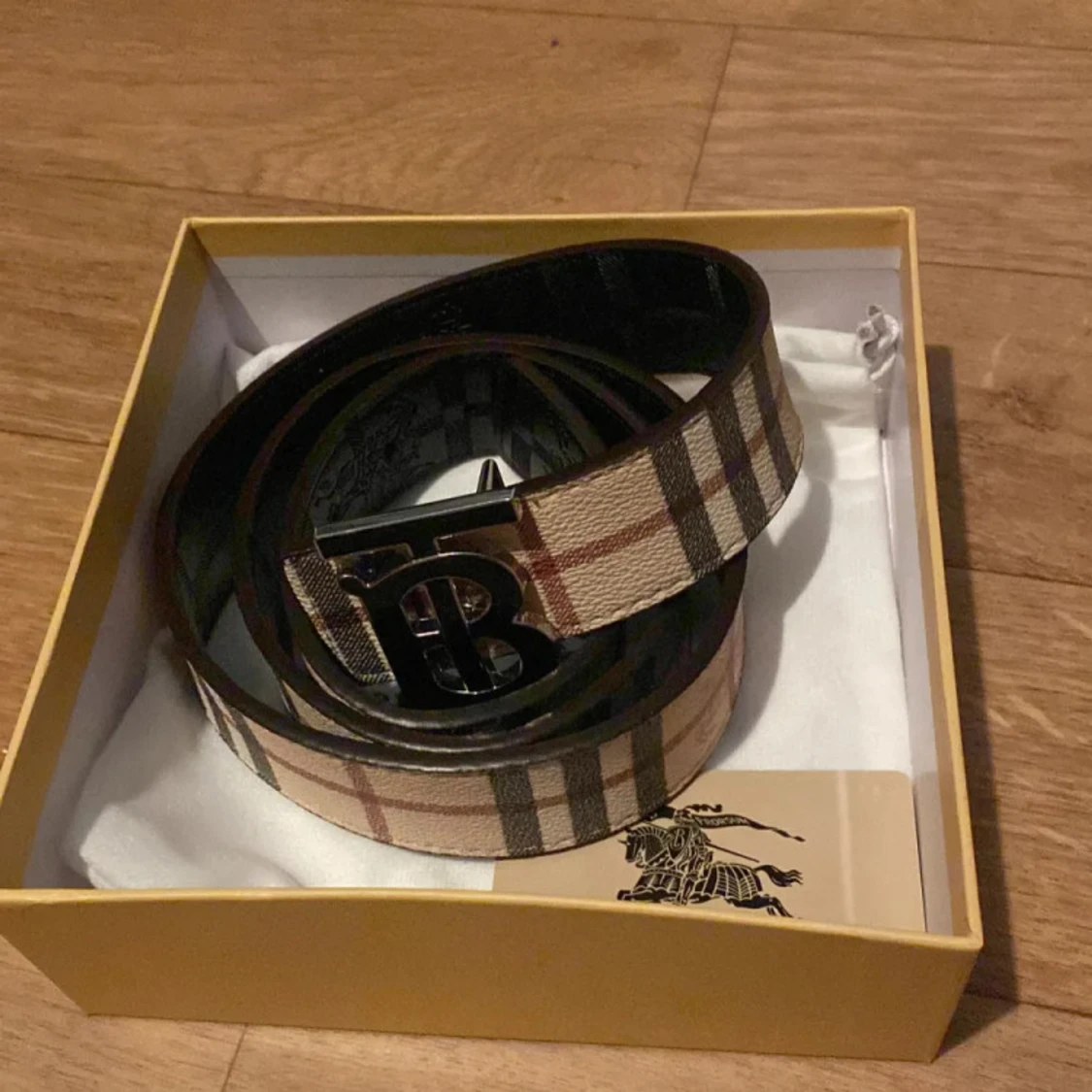 Burberry rutig skinnbälte med B-spänne - 3