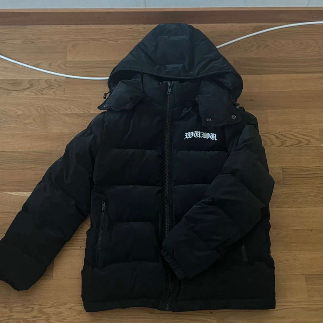 Svart pufferjacka från WUWA XS - 1