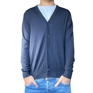 Stickad cardigan från Uniqlo - Mörkblå stickad cardigan från Uniqlo. I princip nyskick. Pris kan diskuteras!