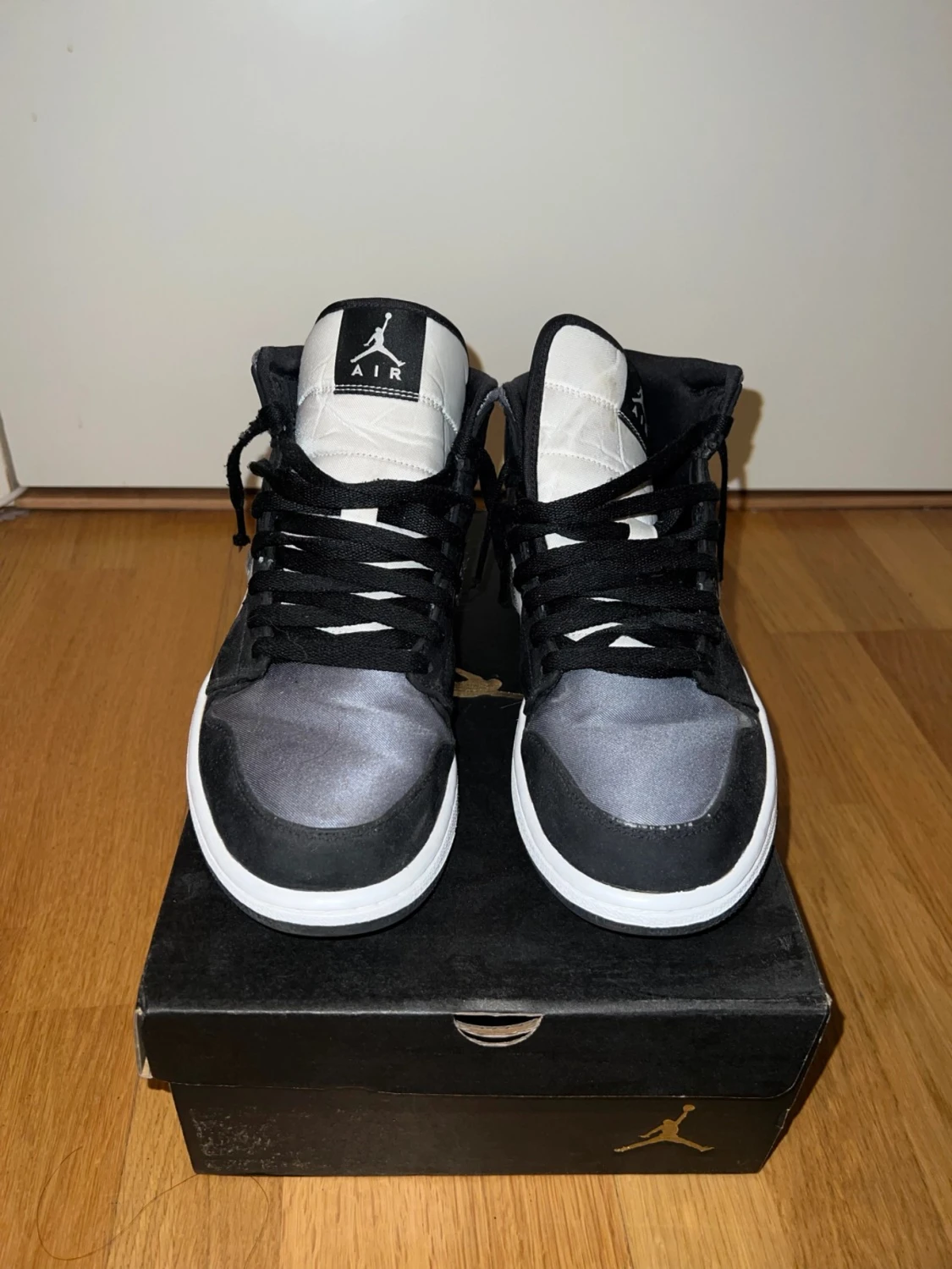 Jordan 1 Mid Satin Grey - 90