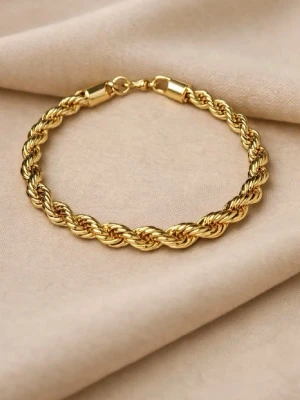 Guld Cordell Armband - Guld Cordell Armband säljs för endast 99kr! Helt ny & den är 20 cm lång! Skickar snabbt Pris kan diskuteras vid snabb affär!