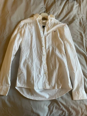 Gant skjorta  - Från gant, storlek S, aldirg använd