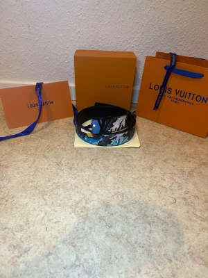 Louis V bälte - Säljer ett helt nytt Louis V bälte. Allt på bilden ingår. 