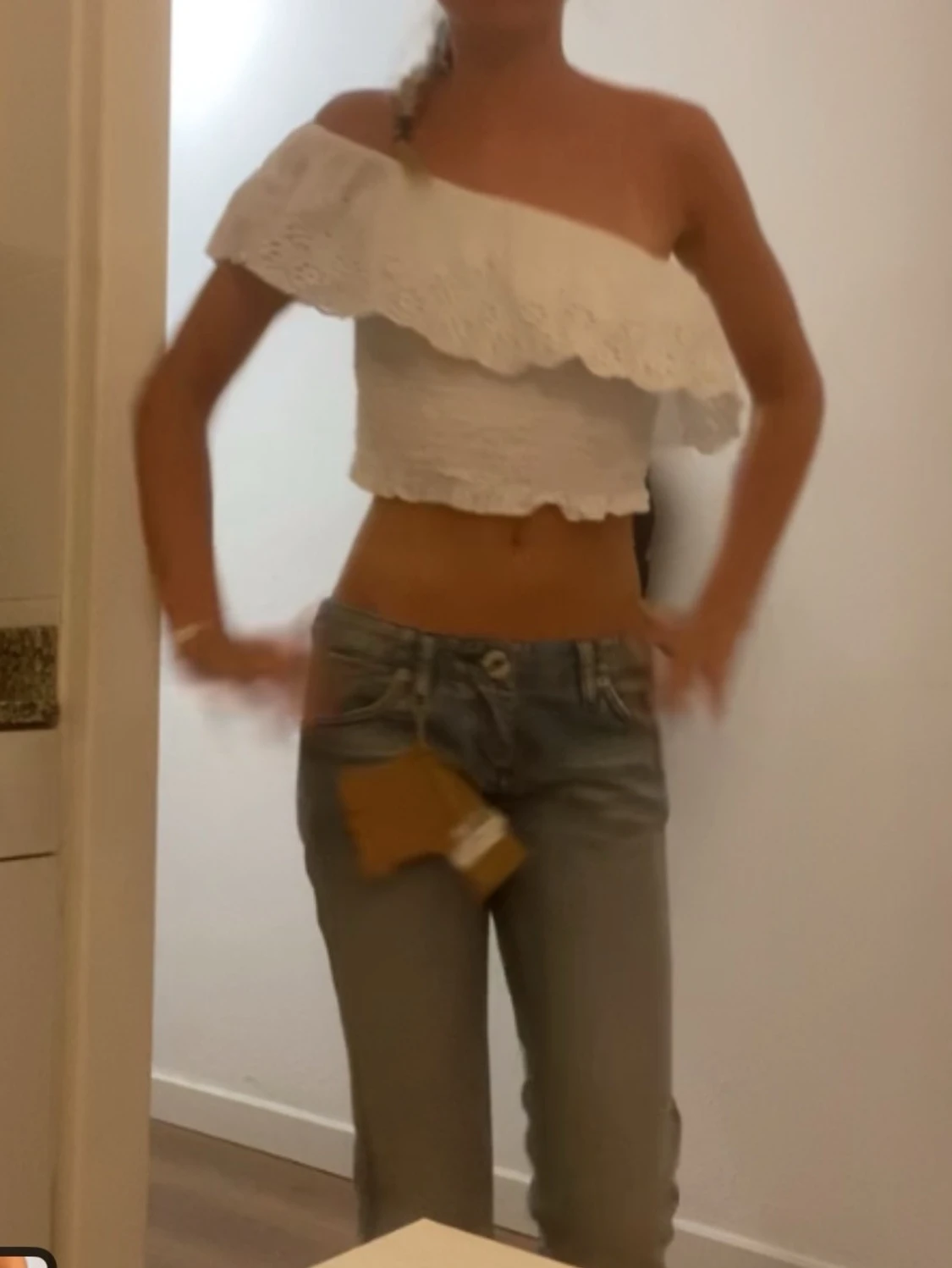 Vit offshoulder blus med volang - 1