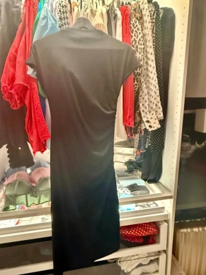 Tiger of Sweden klänning med rynkad sida - Klänning endast provad inköpt för 2799 kr
