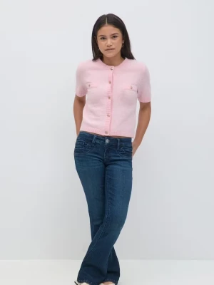 Mörkblå bootcut jeans - Snygga mörkblå jeans i bootcut med låg midja. Jeansen har klassisk femficksdesign och är tillverkade i ett stretchigt denimtyg som sitter skönt. ☺️💕