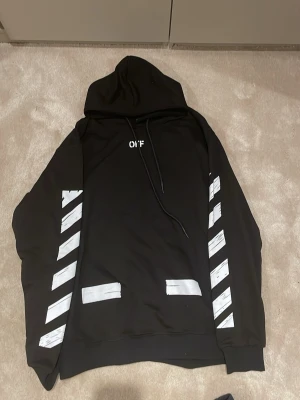 Off White hoodie  - Helt ny, riktigt snygg, stl L