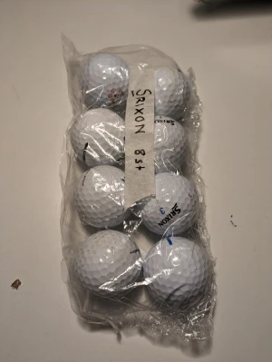 Golfbollar 8st (Srixon) - Fina bollar, lite slitna men funkar precis som vanligs nya Srixon bollar fast här är det 6 gånger billigare 