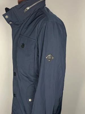 J.Lindeberg field jacket - Säljer en riktigt snygg och trendig J.Lindeberg field jacket i fint skick, storlek M, vid frågor är det bara att skriva //Gramenti