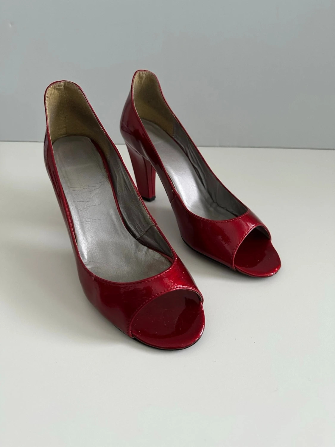 Röda pumps med öppen tå - 5