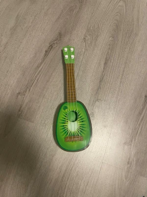 Barn gitarr-kiwi  - #gitarr