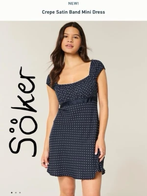 SÖKER hollister mörkblå crepe satin band mini dress - Söker hollister crepe satin band mini dress navy polkadot marinblå klänning helst storlek s tall men kan också tänka mig s regular m tall eller m regular 