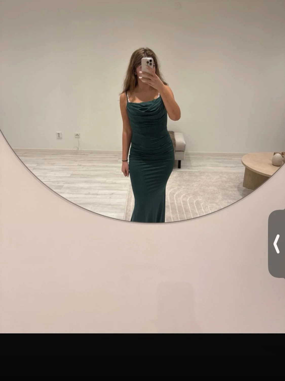 Mörkgrön långklänning med drapering - 2