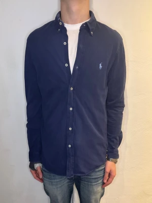 Ralph Lauren skjorta - Stl - L | skick: 10/10 | nypris:2000 Tveka inte att skriva om ni har några frågor!