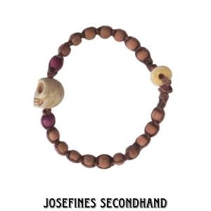 Lila pärlarmband - Lila armband med träpärlor och en dödskalle. Är i använt men bra skick