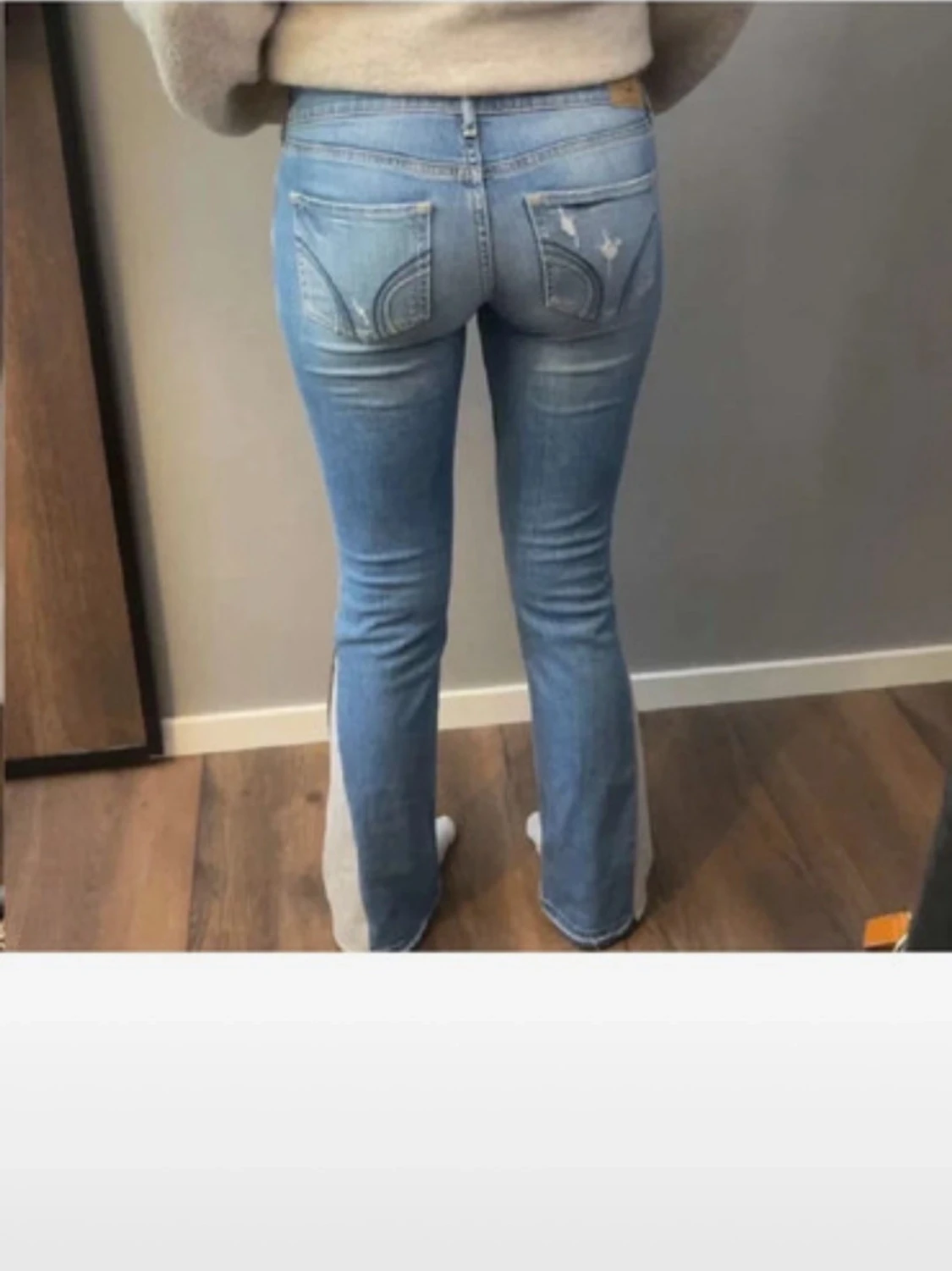 Hollister jeans med slitningar - 2