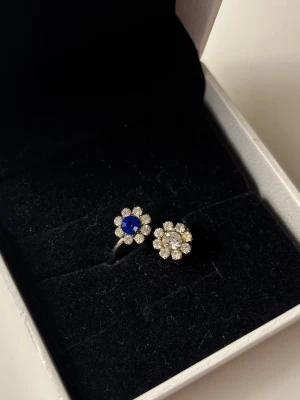 Ring med blommor - Ganska stor i storleken