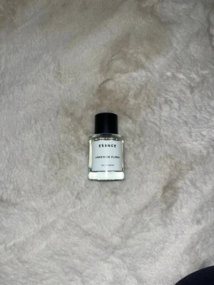 Jardin de flora  - Jardin de flora från essnce 🌸 🍊 Se bilder för hur mycket som är kvar. 