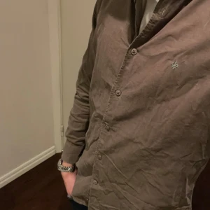 Morris skjorta  - Säljer en skjorta från Morris i mjuk manchester. Skjortan har ny pris på 1499kr! Skriv vid funderingar 