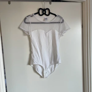 Vit body  - Helt oanvänd body❤️  