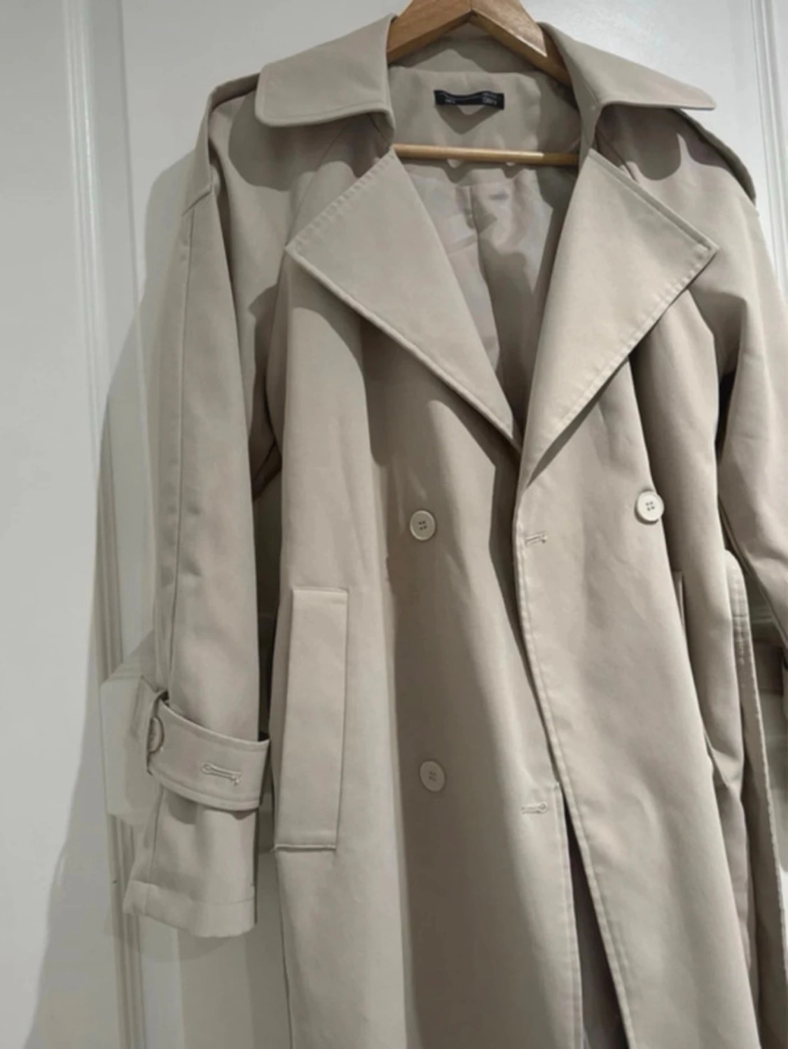 Beige trenchcoat från Dazy - 3