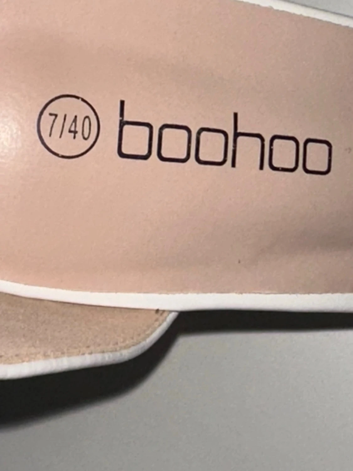 Vita klackade sandaler från Boohoo - 1