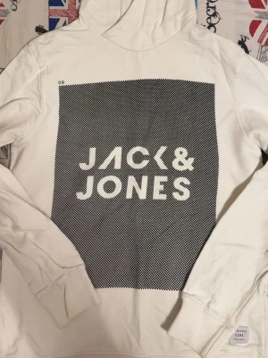 Jack & Jones hoddie - Storleken är L men tröjan är som en M