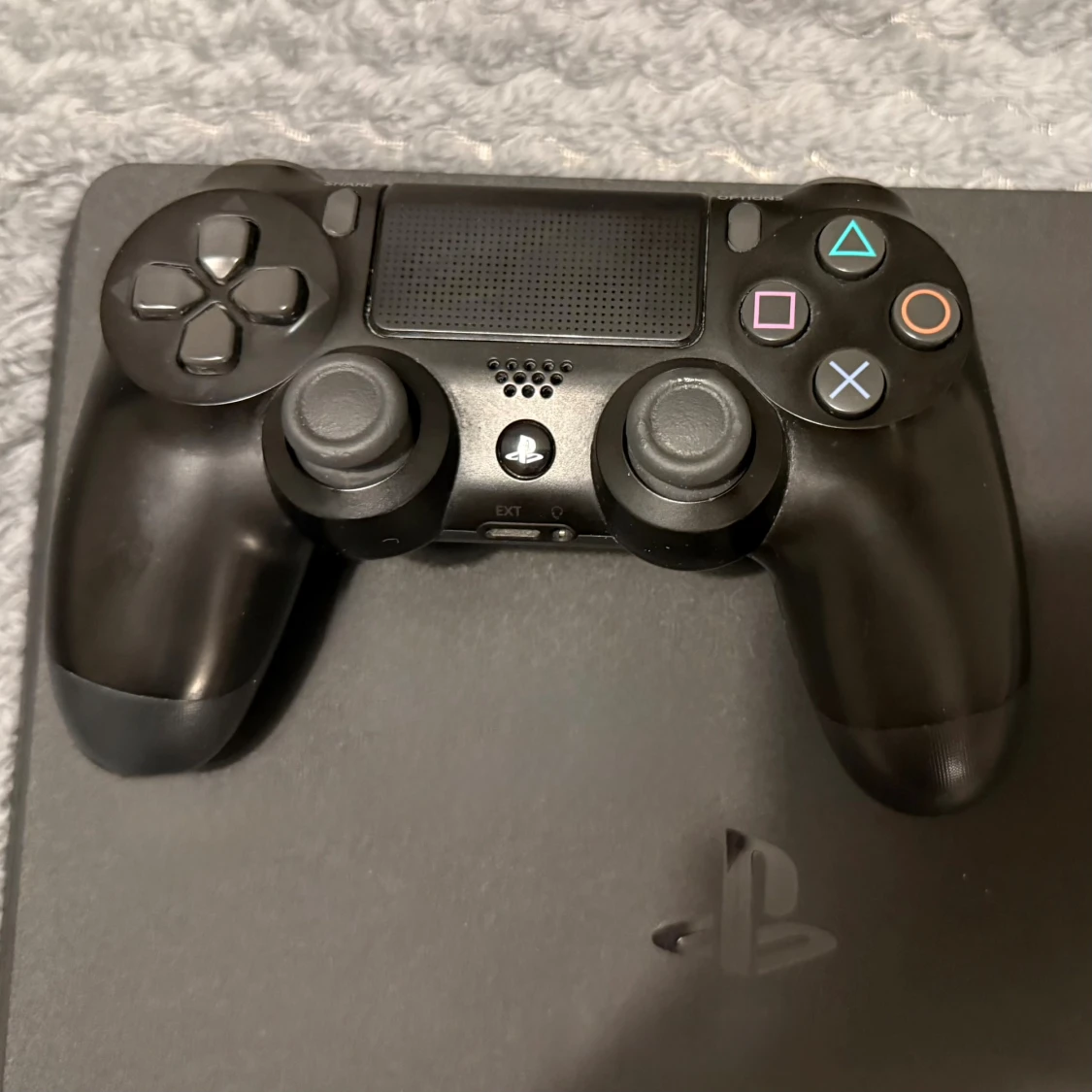 PlayStation 4 Slim - 1