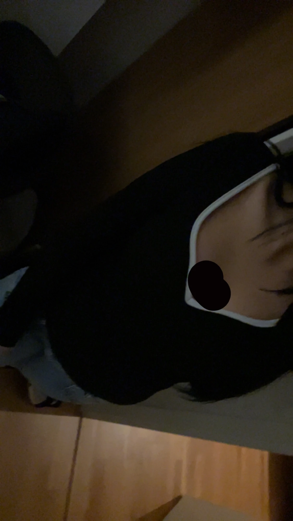 Svart tröja med vit detaljer  - 3