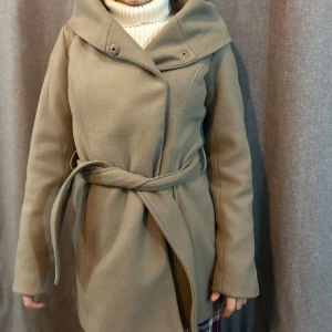  kappa med huva från newyorker - Köpte den från newyorker använd ett par gånger tror inte den finns och köpa längre då jag köpte den för Två år sen strl xs 34