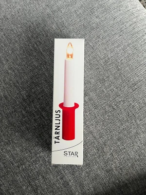 Tärnljus - Tärnljus till Luciatåg, använd endast en gång. 11cm. Kommer med ett använt AA batteri. Snurra på ljuset för att tända den. Barn säker. 