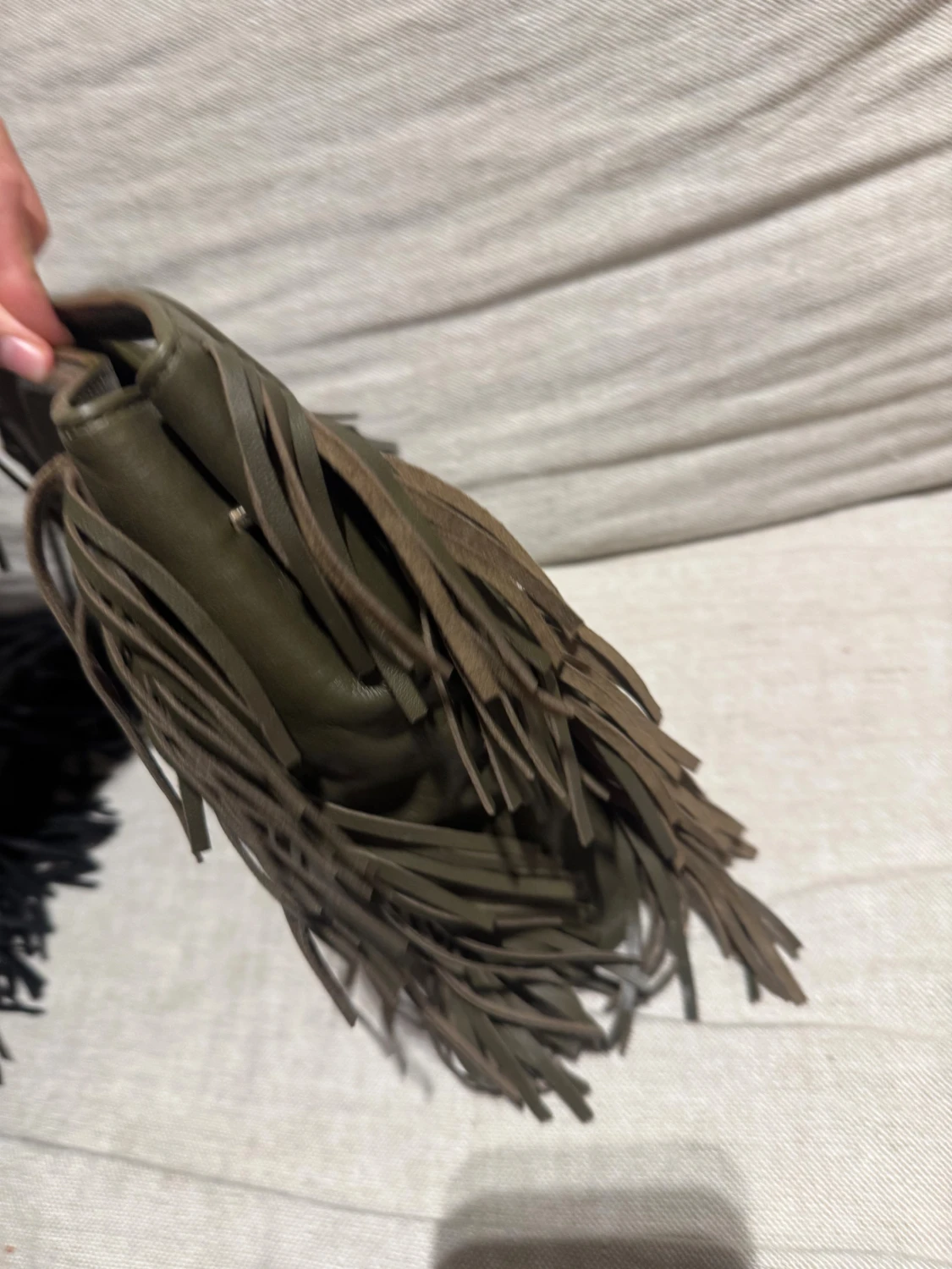 Olivgrön fransad handväska från Maje - 1