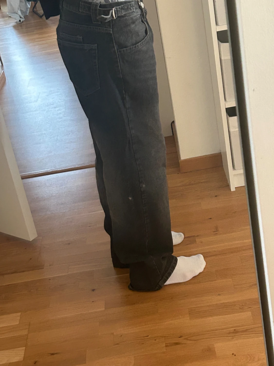 Svarta vicinity jeans med tvättat look - 3