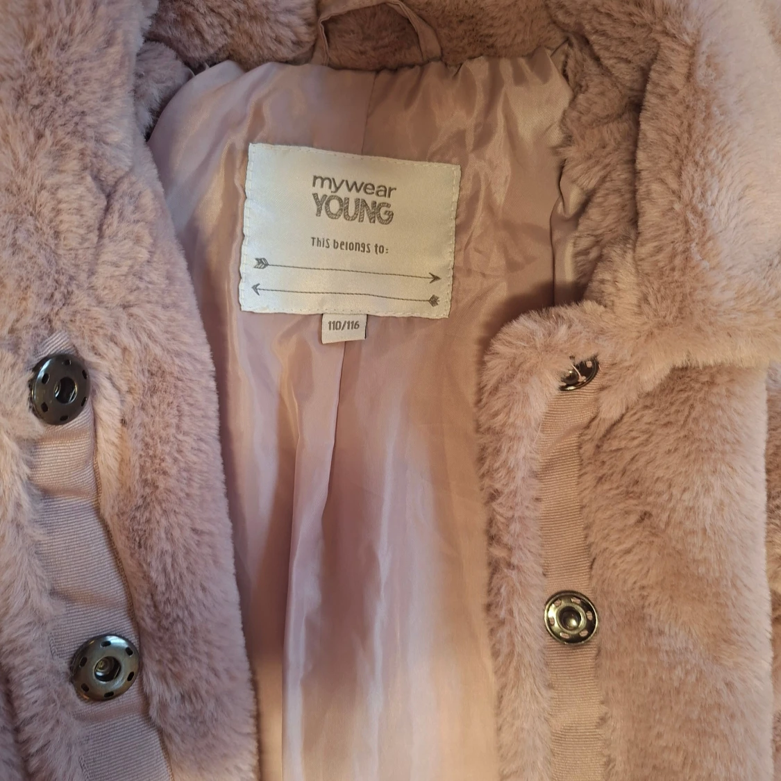 Ljuslila pälsjacka från Mywear Young - 2