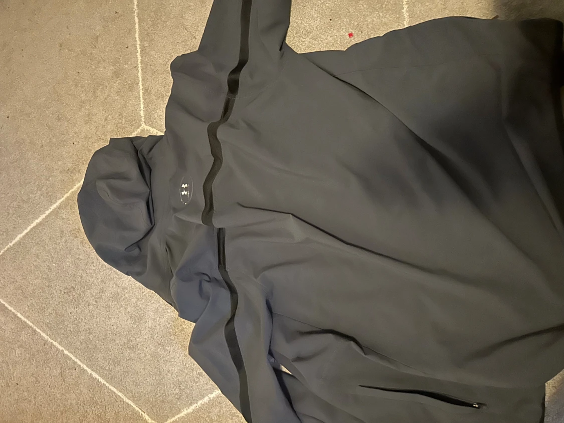 Svart vindjacka Under Armour RUN - 3