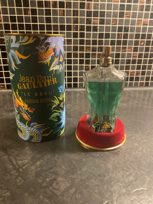 Jean Paul Gaultier Le Beau - Säljer då jag inte använder den, jätte lite använd som ni ser