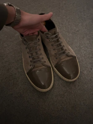 Beiga lanvins - Beiga lanvins i mycket gott skick. Storlek 45+ som passar dig som vill ha en stilren look