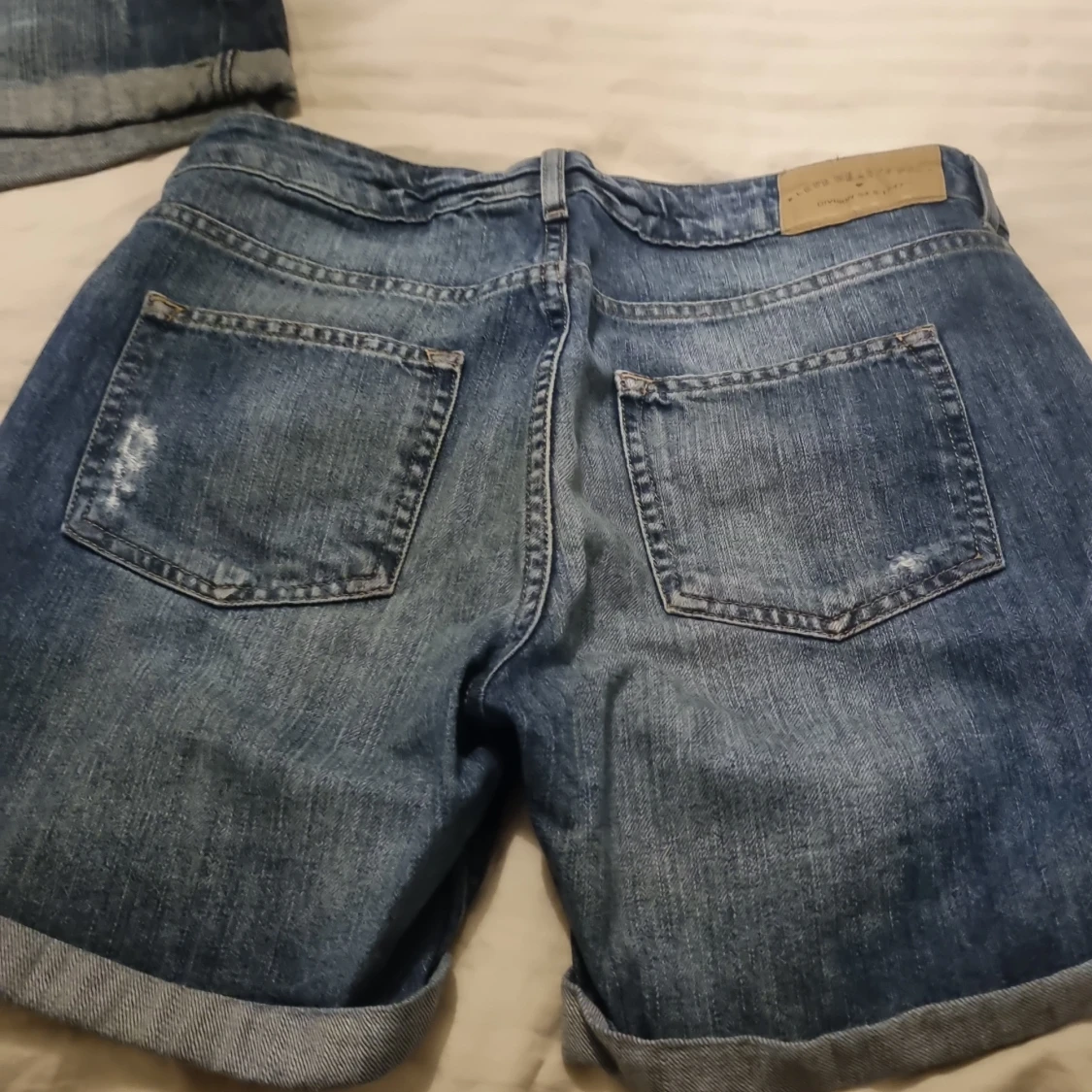 Blå jeansshorts från H&M DIVIDED - 1