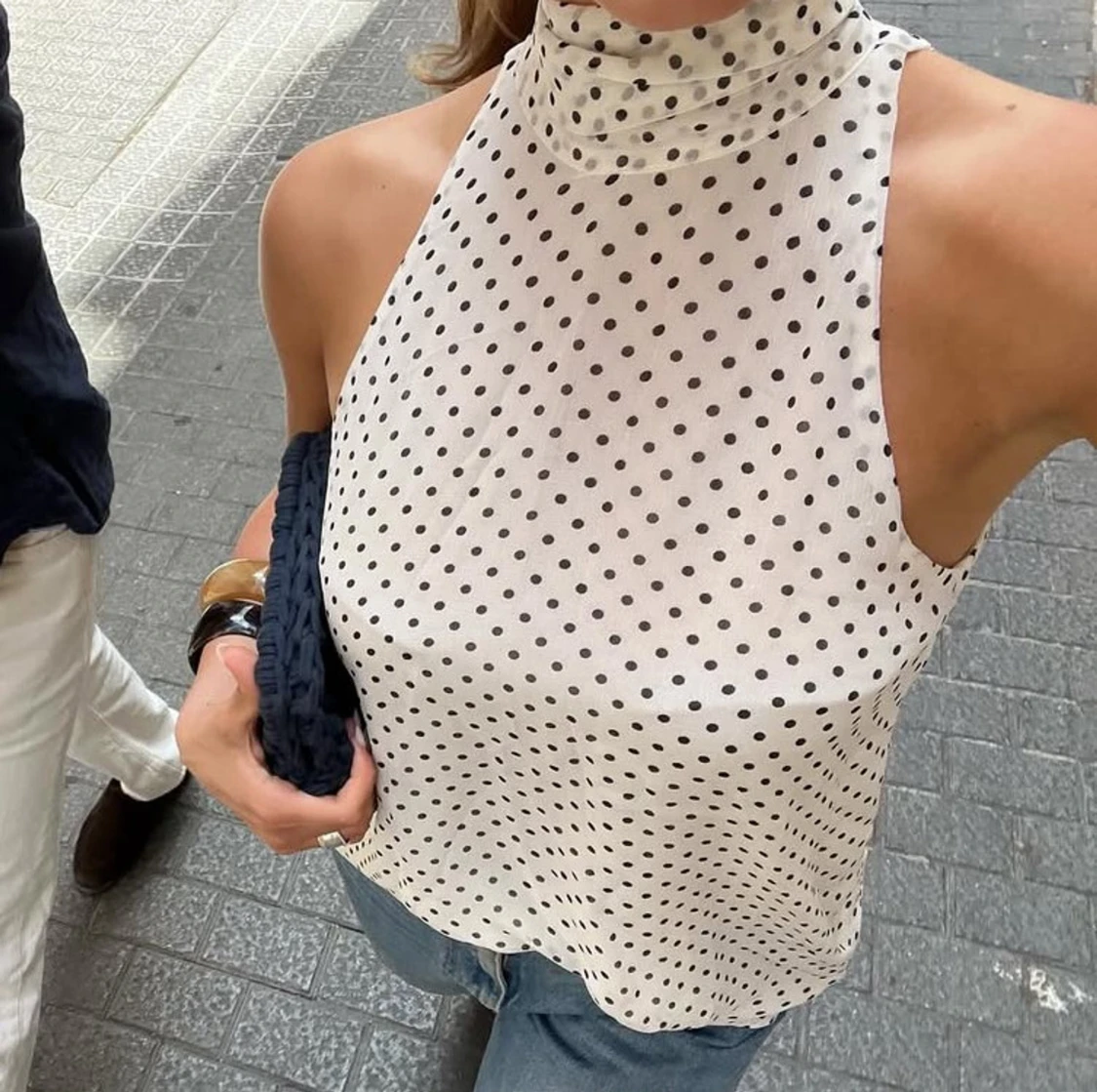 Prickig halterneck blus med knyt - 1