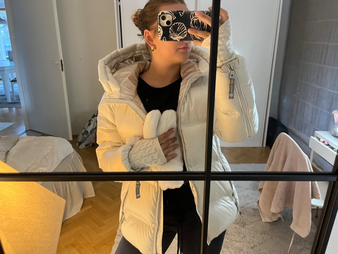 Vit pufferjacka från Caya - 3