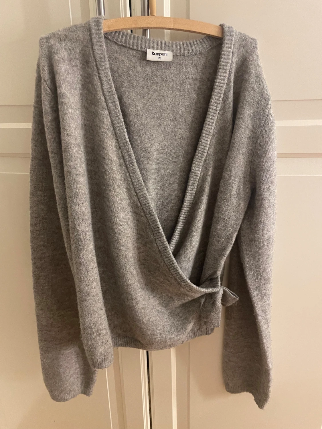 Grå omlottkofta från Kappahl - 1