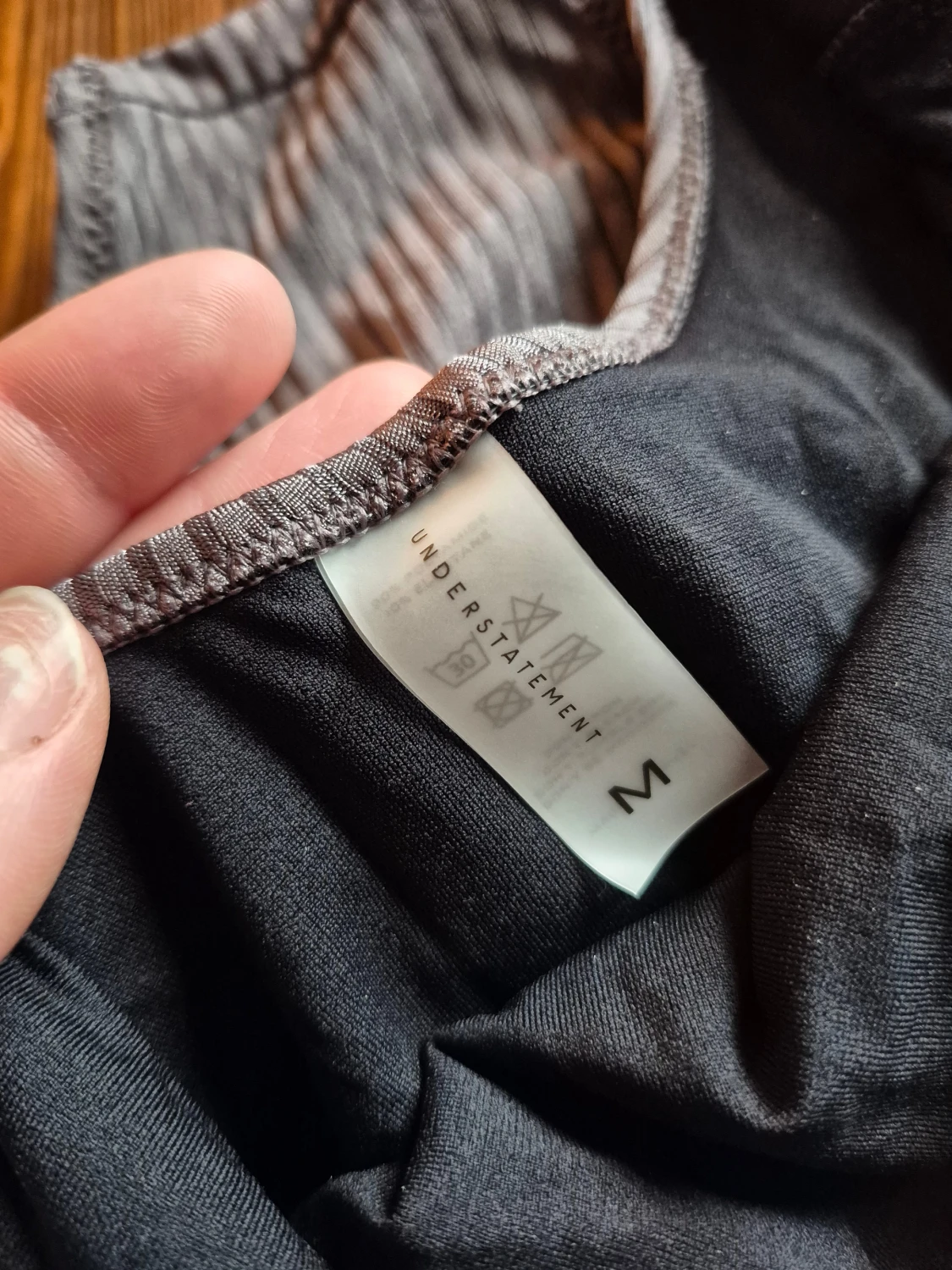 Grå ribbad baddräkt från Understatement - 3