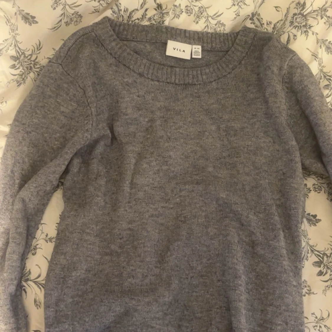 Grå stickad tröja från VILA - 2