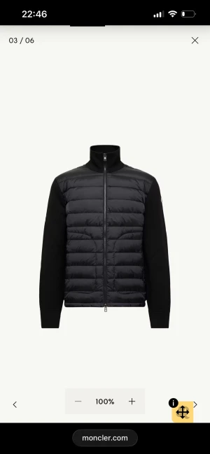 Moncler cardigan Svart - Säljer svart moncler cardigan, då den inte kommer till nå användning nå mer. Pris kan diskuteras💕