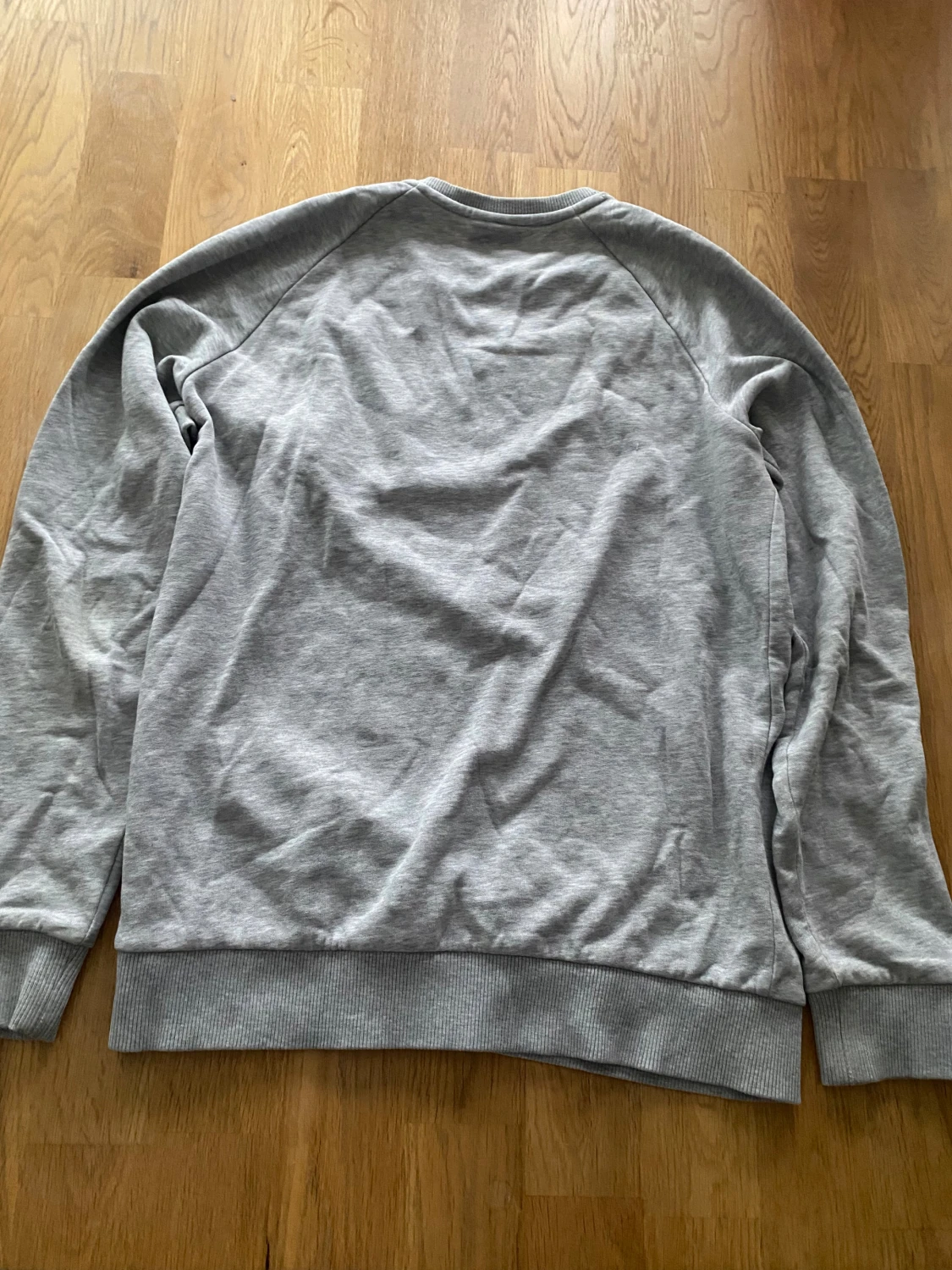 Grå sweatshirt från Peak Performance - 1