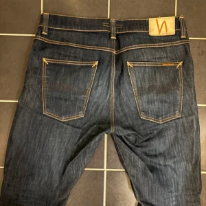 Nudie Jeans - Sjuk schyssta nudies! Lean dean modell, midja 44cm längd 107cm
