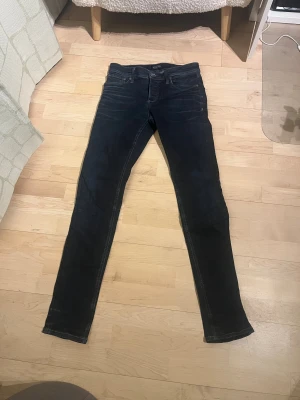 Jack & Jones Jeans - Modell: slim fit / Glenn 30/34 | skick: 9/10