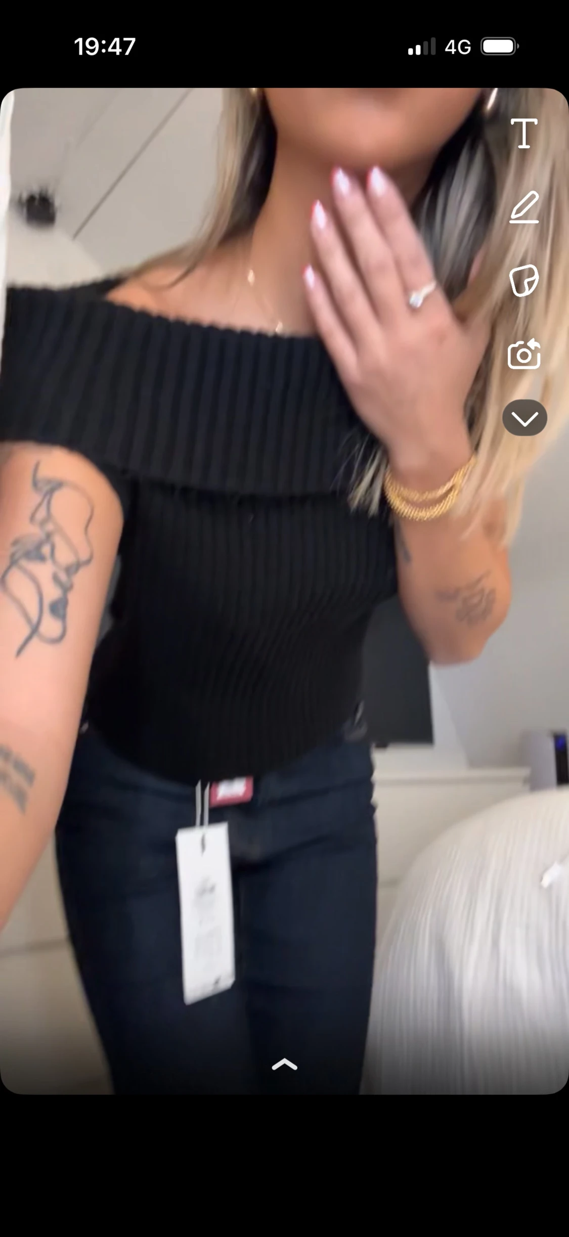 Svart ribbad offshoulder topp - 2