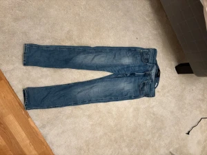 Replay anbass - Säljer dessa anbassen då jag inte använder de längre. Storlek w33, l32. Inga defekter alls. Hör gärna av vid fler funderingar 