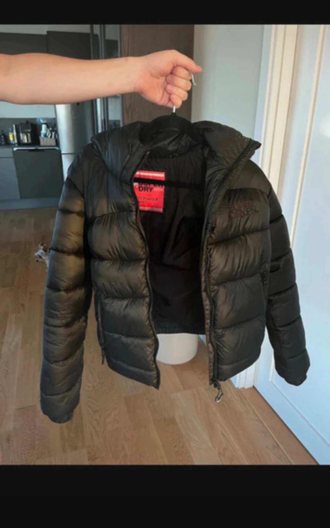 Svart pufferjacka från Superdry